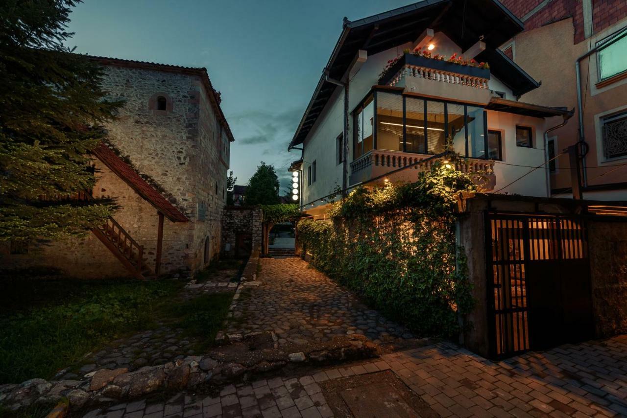 Town Hostel Peje Luaran gambar